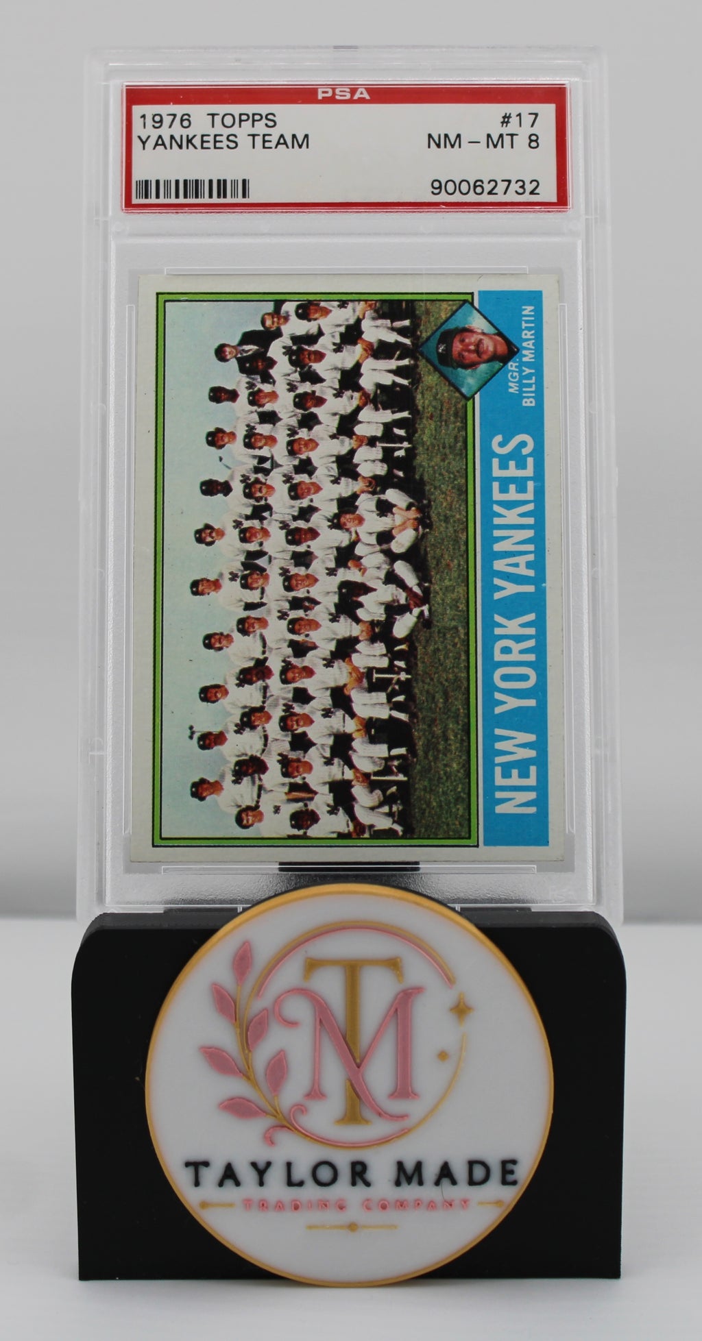 1976 Topps New York Yankees Team Card #17 PSA 8 NM-MT - Card front close up